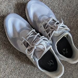Like new white New Balance sneakers